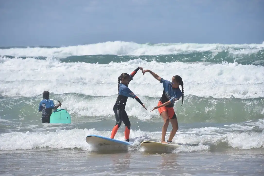 Surf contis girls